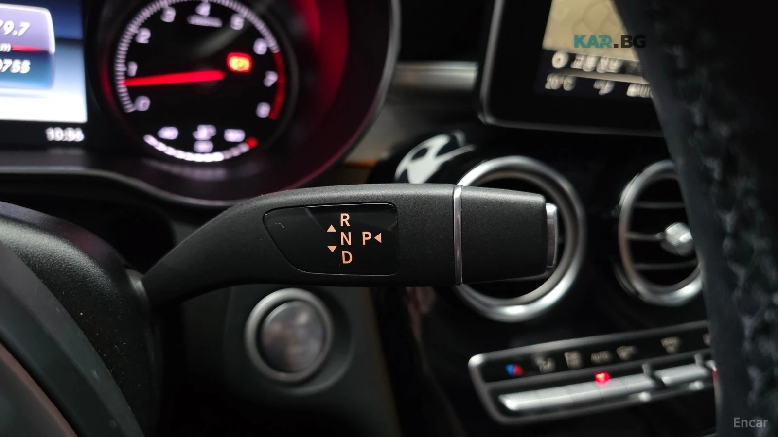 Mercedes-Benz GLC 300 4MATIC AMG* HUD* КОЖА* ПАНО* НАВИ* 360, снимка 8 - Автомобили и джипове - 55265316
