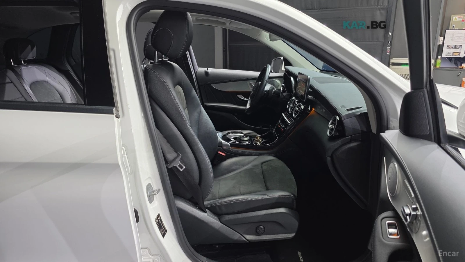 Mercedes-Benz GLC 300 4MATIC AMG* HUD* КОЖА* ПАНО* НАВИ* 360, снимка 11 - Автомобили и джипове - 55265316