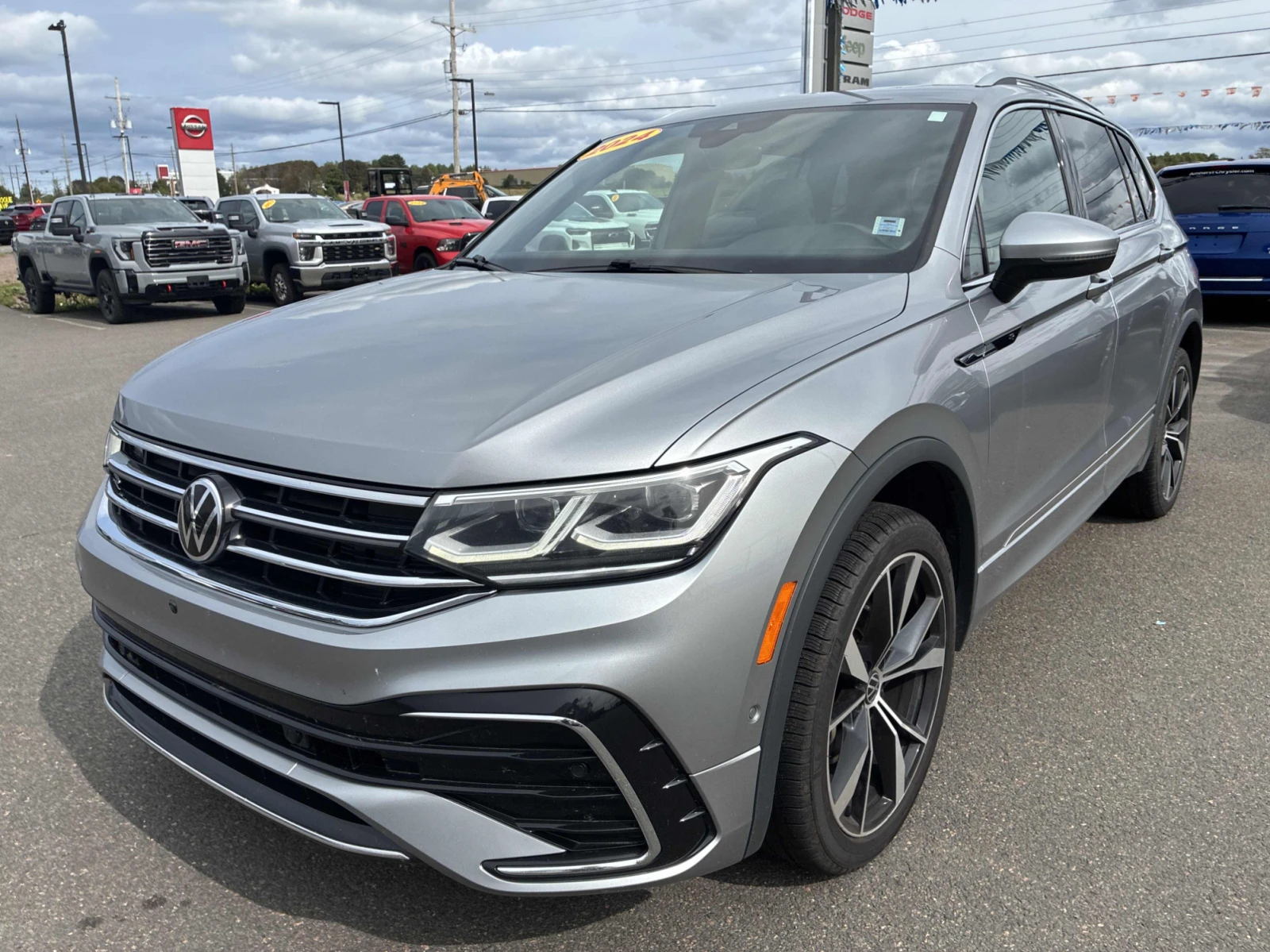 VW Tiguan 2024 Volkswagen Tiguan Highline R-Line