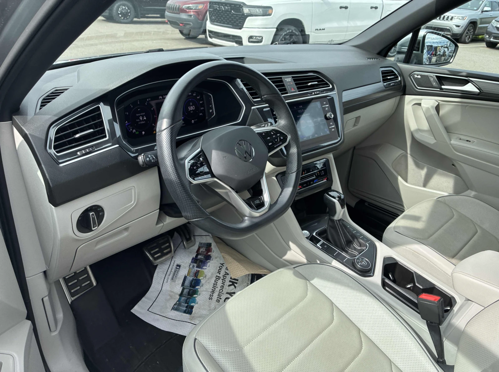 VW Tiguan 2024 Volkswagen Tiguan Highline R-Line, снимка 6 - Автомобили и джипове - 56070526