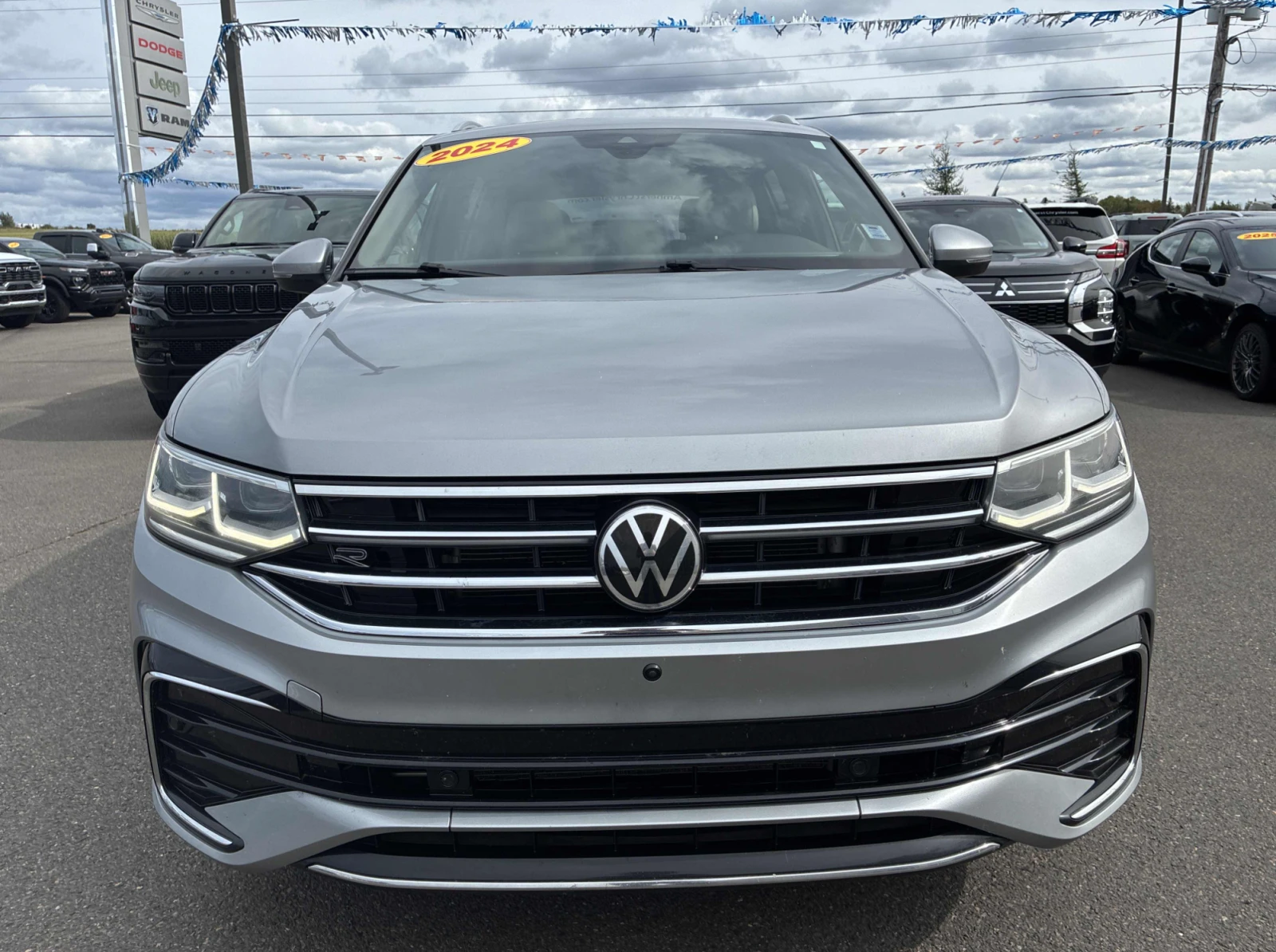 VW Tiguan 2024 Volkswagen Tiguan Highline R-Line, снимка 2 - Автомобили и джипове - 56070526