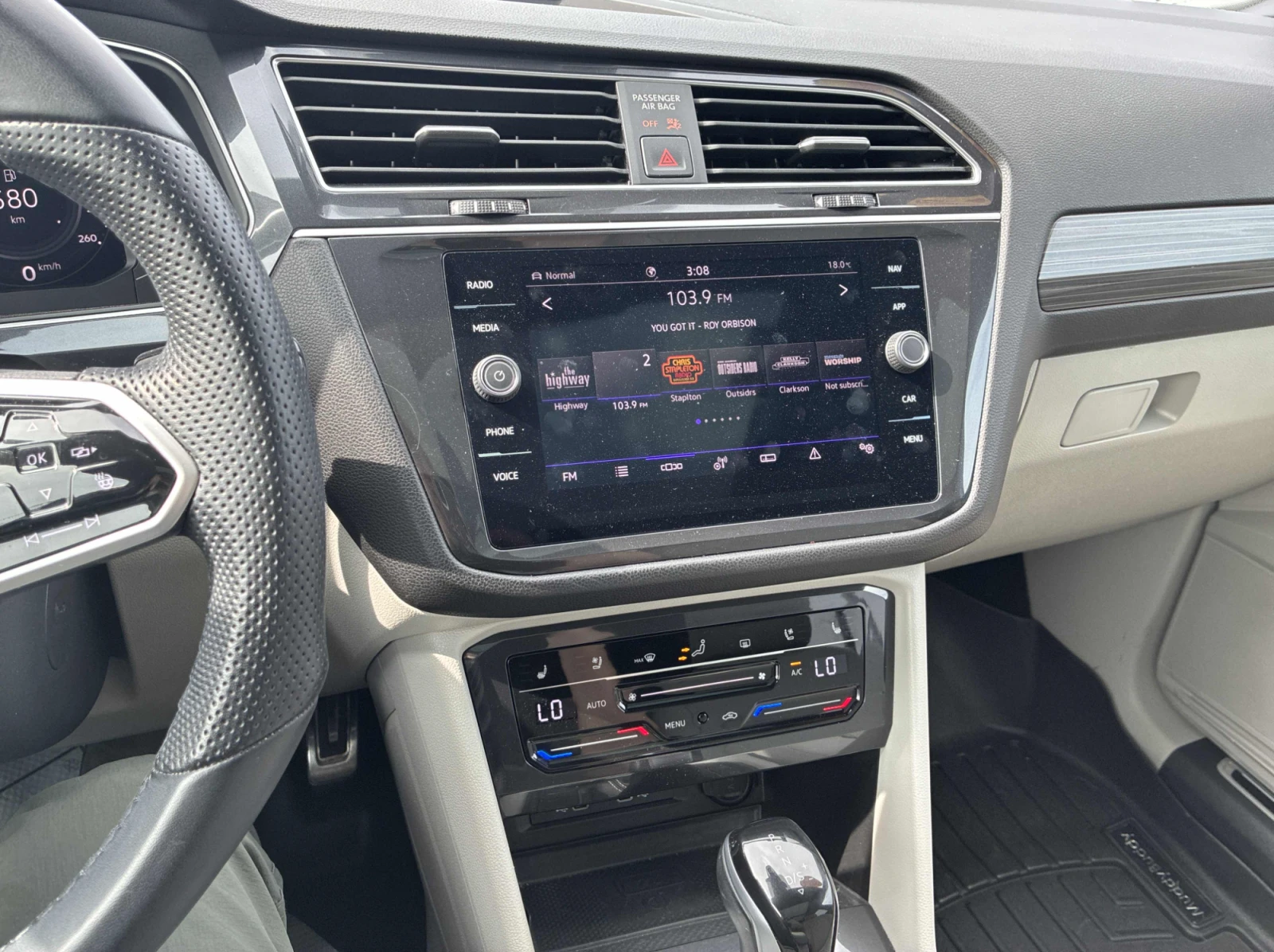 VW Tiguan 2024 Volkswagen Tiguan Highline R-Line, снимка 8 - Автомобили и джипове - 56070526