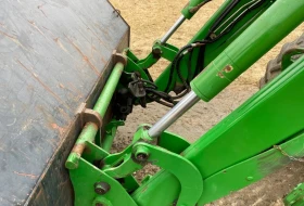 Трактор John Deere 6330, снимка 10