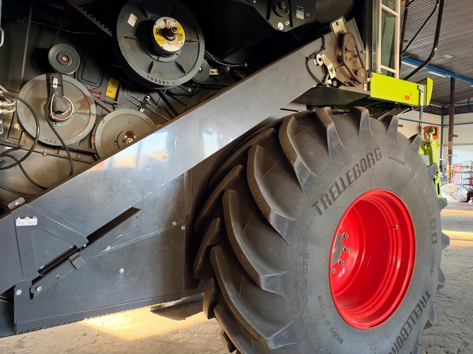 Комбайн Claas LEXION 760 CEMOS + CLAAS CONVIO FLEX 930 ЛИЗИНГ, снимка 8 - Селскостопанска техника - 56741202