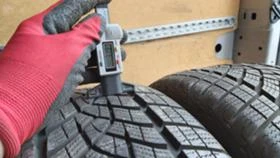 Гуми Зимни 235/55R17, снимка 3