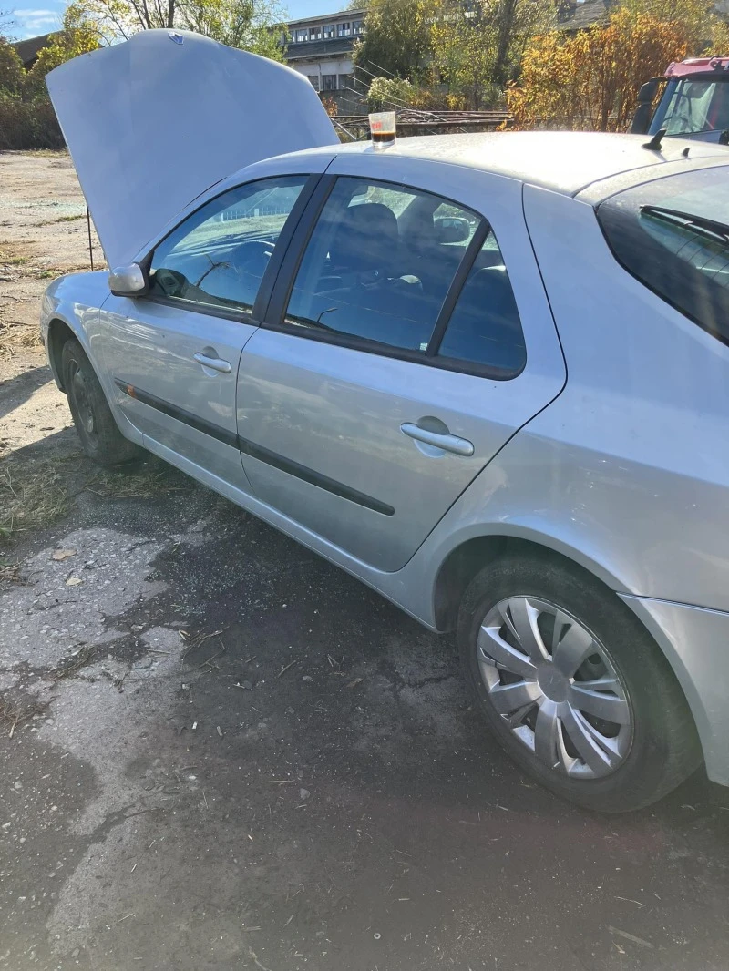 Renault Laguna 2.2dci, Automatic, снимка 4 - Автомобили и джипове - 47744610