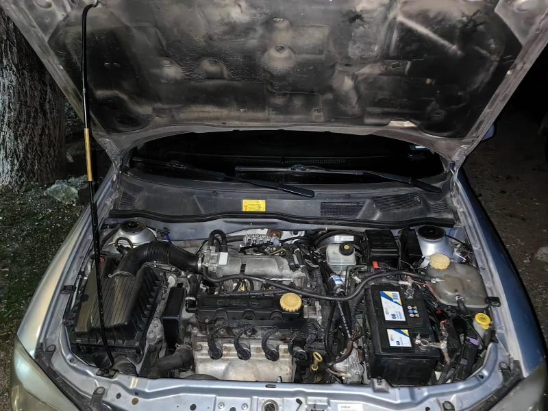 Opel Astra 1.6, снимка 11 - Автомобили и джипове - 47426102