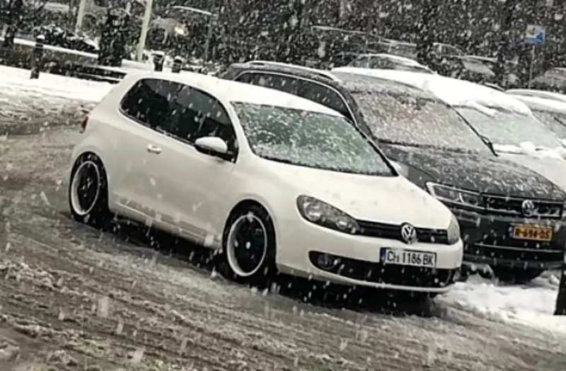 VW Golf, снимка 1 - Автомобили и джипове - 49511465