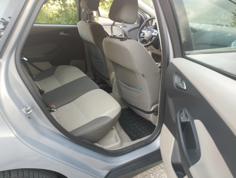 Ford Focus 1.6TDCI, снимка 8 - Автомобили и джипове - 51547550