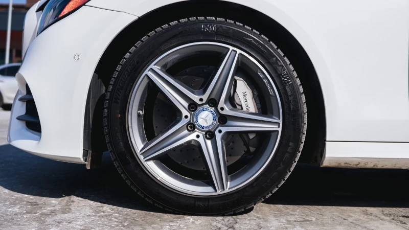 Mercedes-Benz E 400 AMG line/4matic/ Distronic, снимка 16 - Автомобили и джипове - 52512249