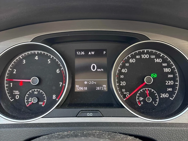 VW Golf 5dr HB Auto 1.8 TSI * ВТОРИ ГУМИ И ДЖАНТИ, снимка 8 - Автомобили и джипове - 53360510