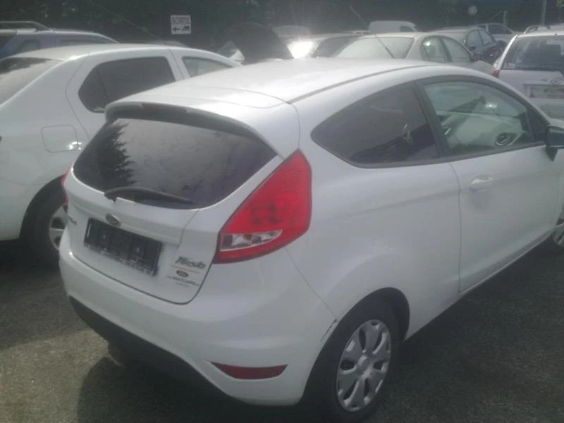 Ford Fiesta 1.6 TDCI, снимка 11 - Автомобили и джипове - 21951434