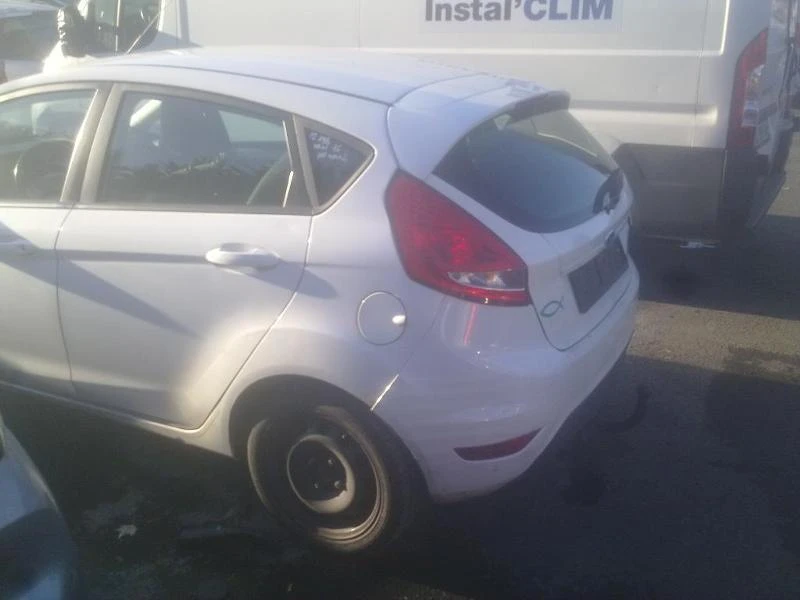 Ford Fiesta 1.6 TDCI, снимка 16 - Автомобили и джипове - 21951434