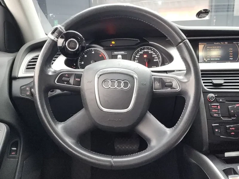 Audi A4 2.0 TDI, снимка 13 - Автомобили и джипове - 53887551