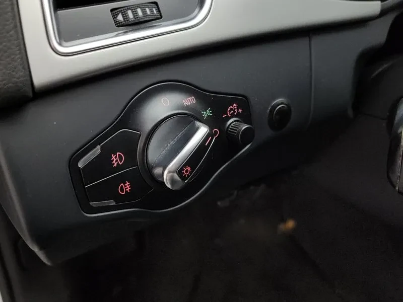 Audi A4 2.0 TDI, снимка 17 - Автомобили и джипове - 53887551