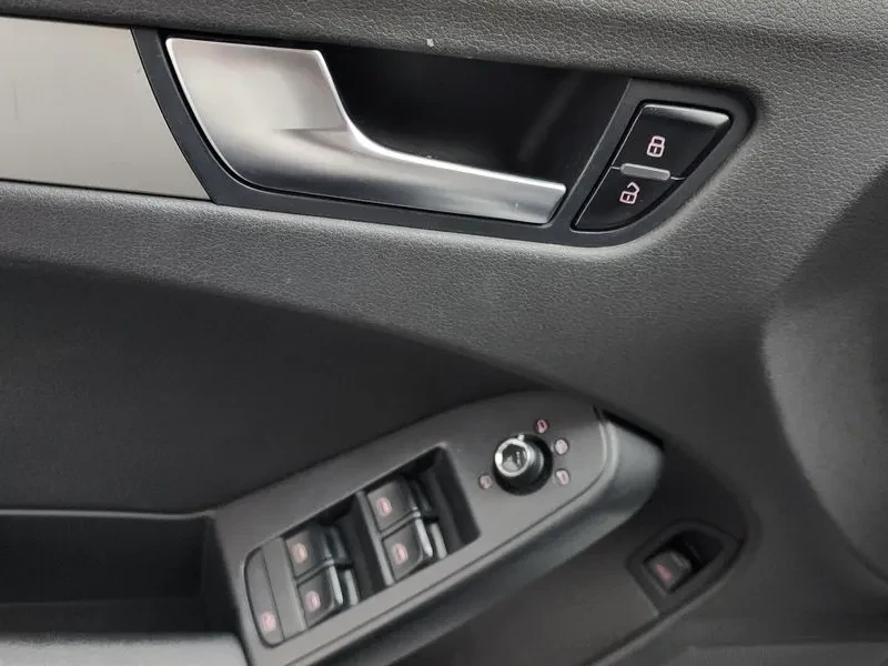 Audi A4 2.0 TDI, снимка 16 - Автомобили и джипове - 53887551