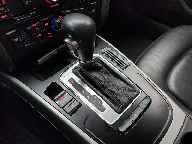 Audi A4 2.0 TDI, снимка 9 - Автомобили и джипове - 53887551