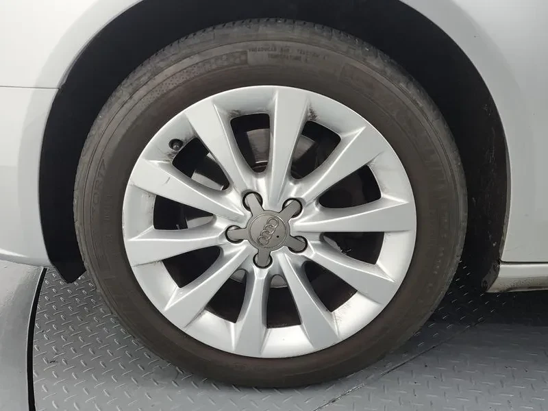 Audi A4 2.0 TDI, снимка 5 - Автомобили и джипове - 53887551