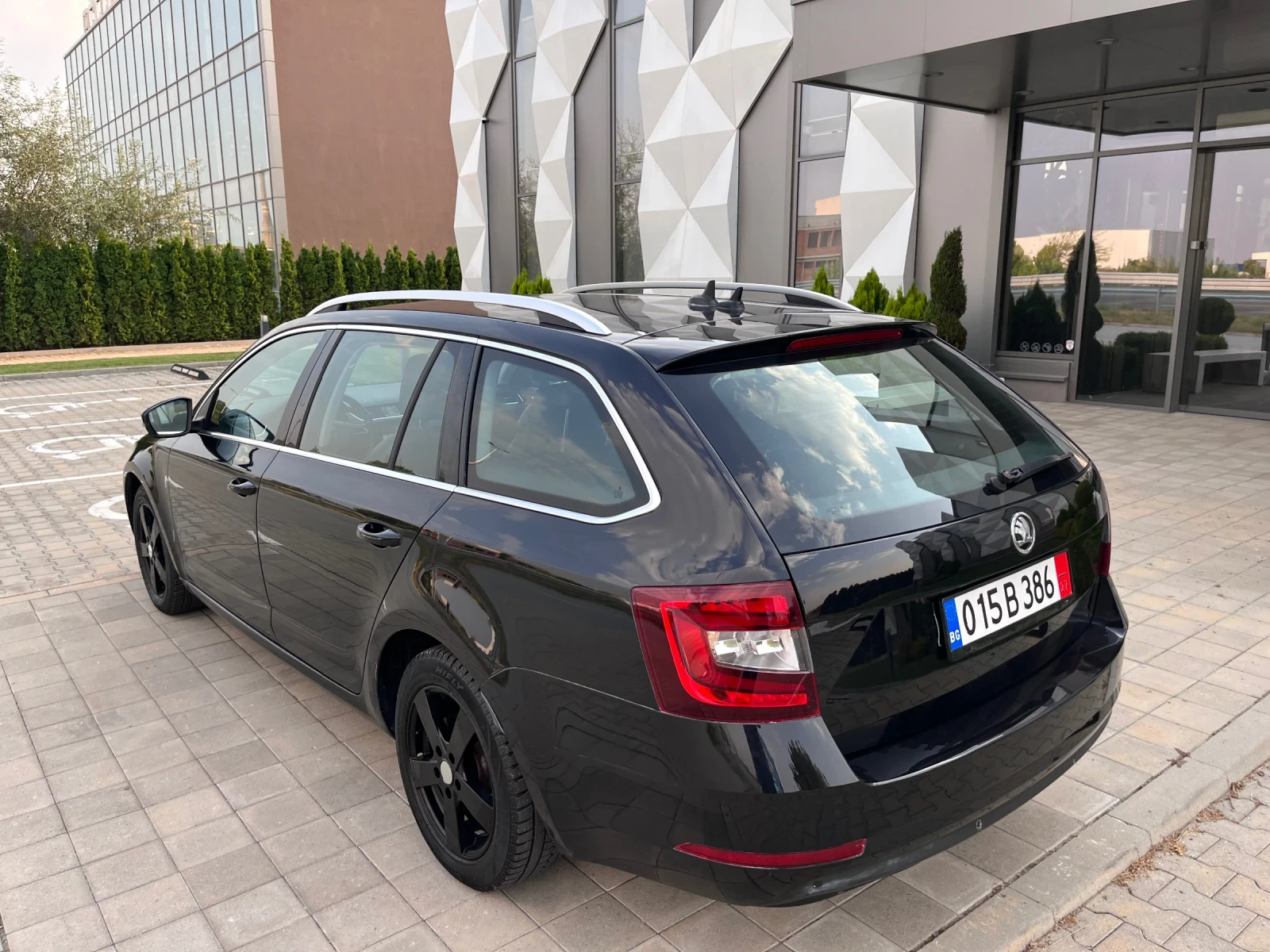 Skoda Octavia 1.4 110к.с автомат/навигация - изображение 5