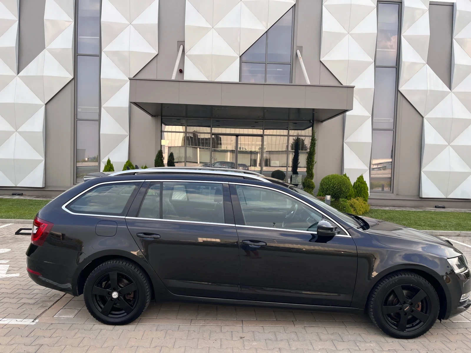 Skoda Octavia 1.4 110к.с автомат/навигация - изображение 7