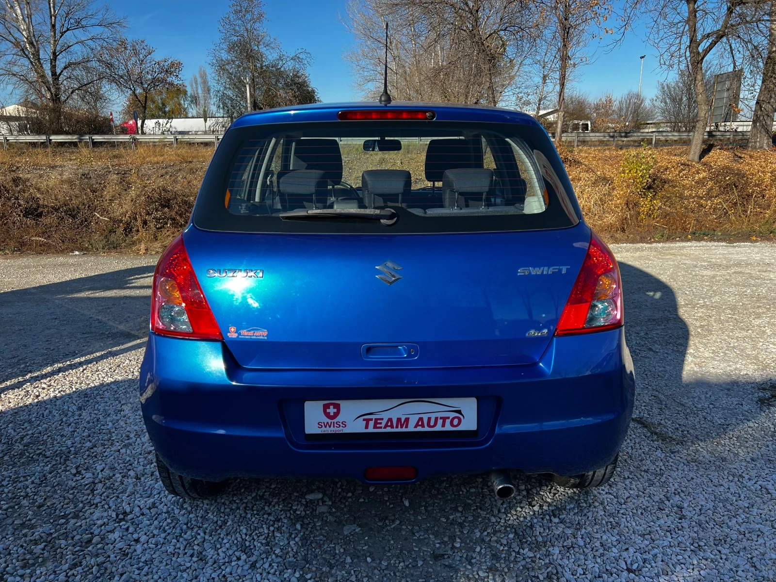 Suzuki Swift 1.3i 4x4 SWISS EDITION - изображение 4