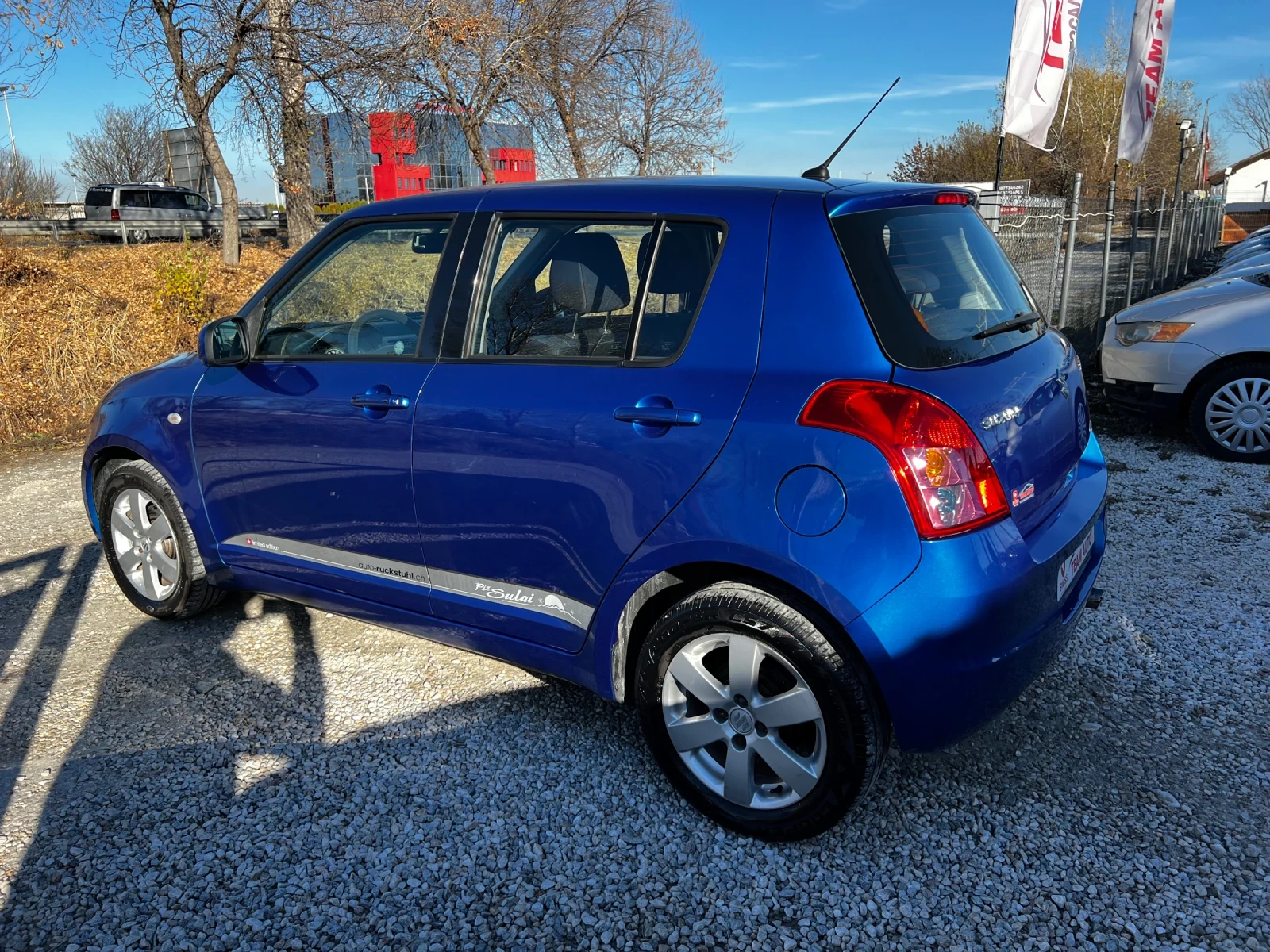 Suzuki Swift 1.3i 4x4 SWISS EDITION - изображение 6