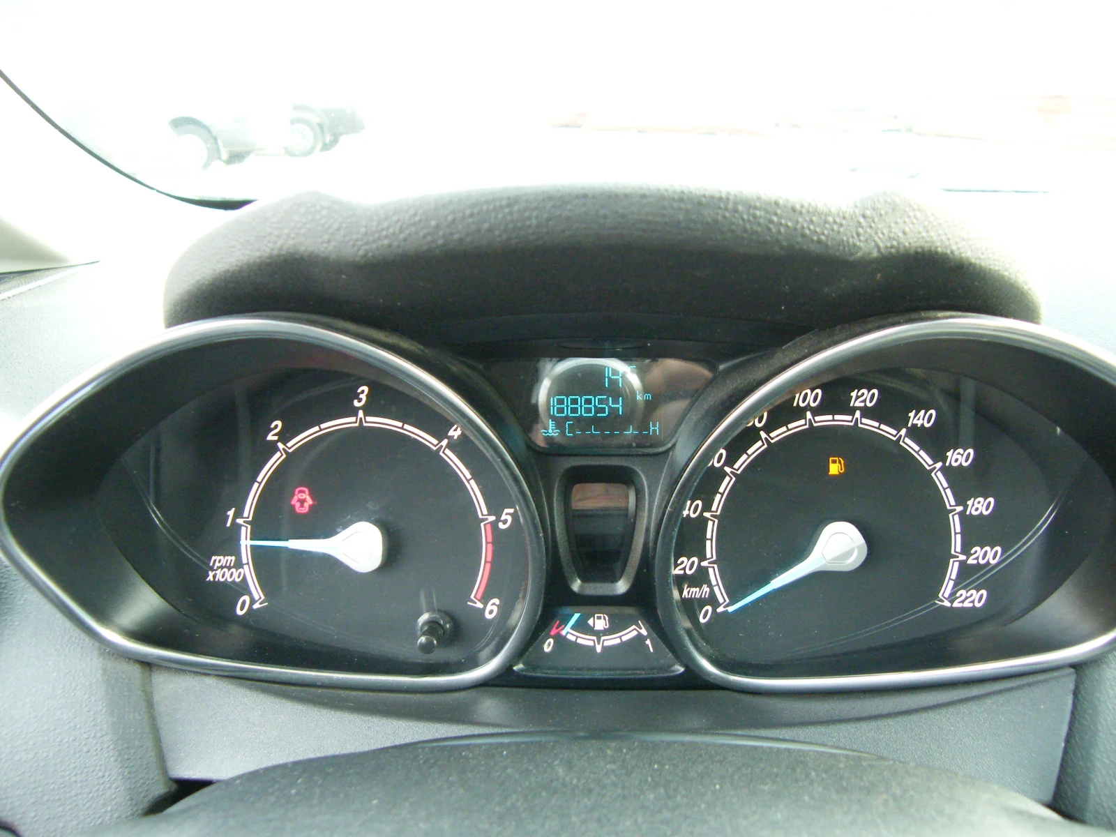 Ford Fiesta 1.5TDCI EURO 6B - изображение 9