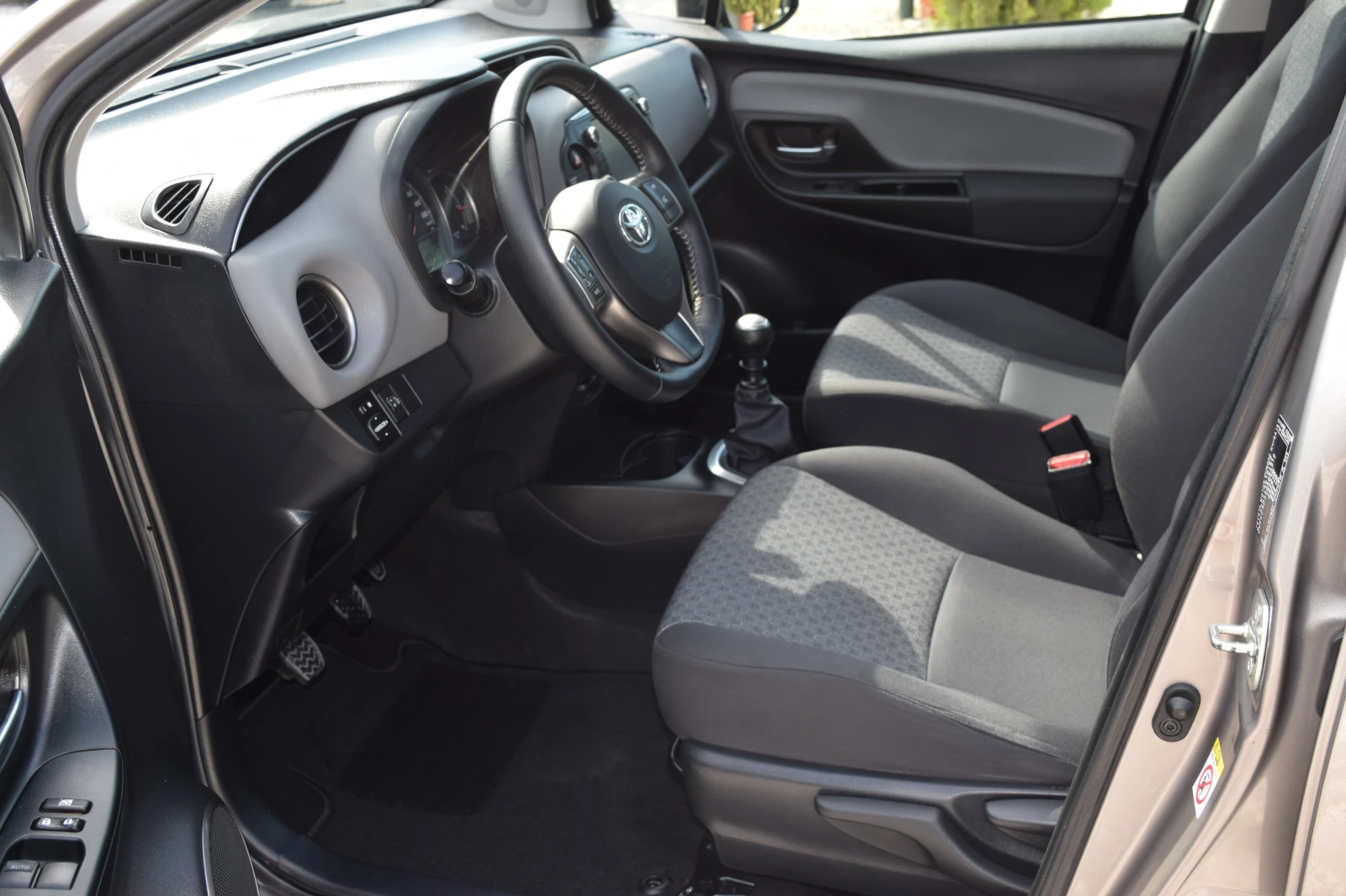 Toyota Yaris 1.4 D4D* Камера* Euro5B* 6 скорости - изображение 8