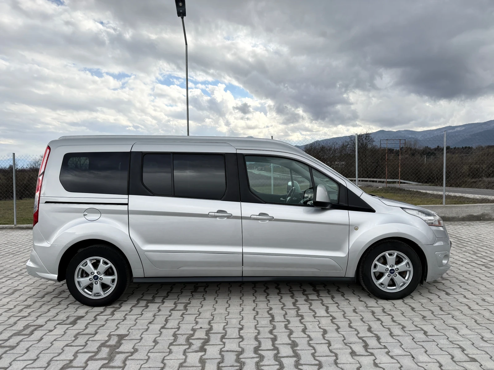 Ford Tourneo Connect 1.6i 7 �����/��������� | Mobile.bg � ����������� 7