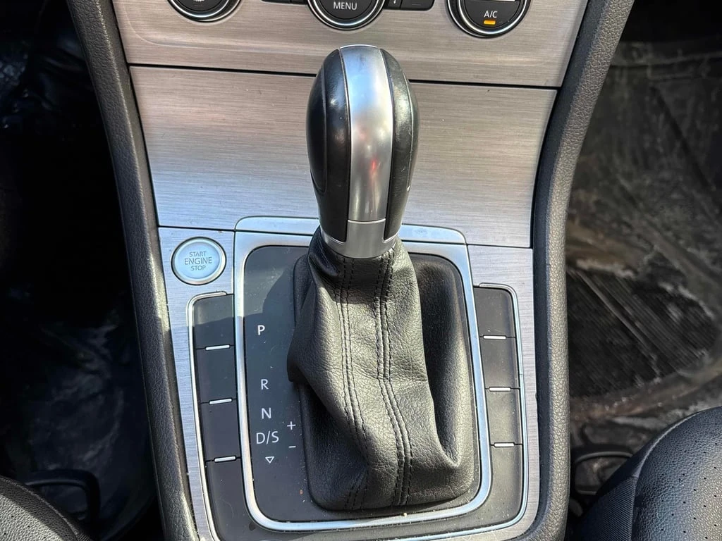 VW Golf 5dr HB Auto 1.8 TSI * ВТОРИ ГУМИ И ДЖАНТИ - изображение 10