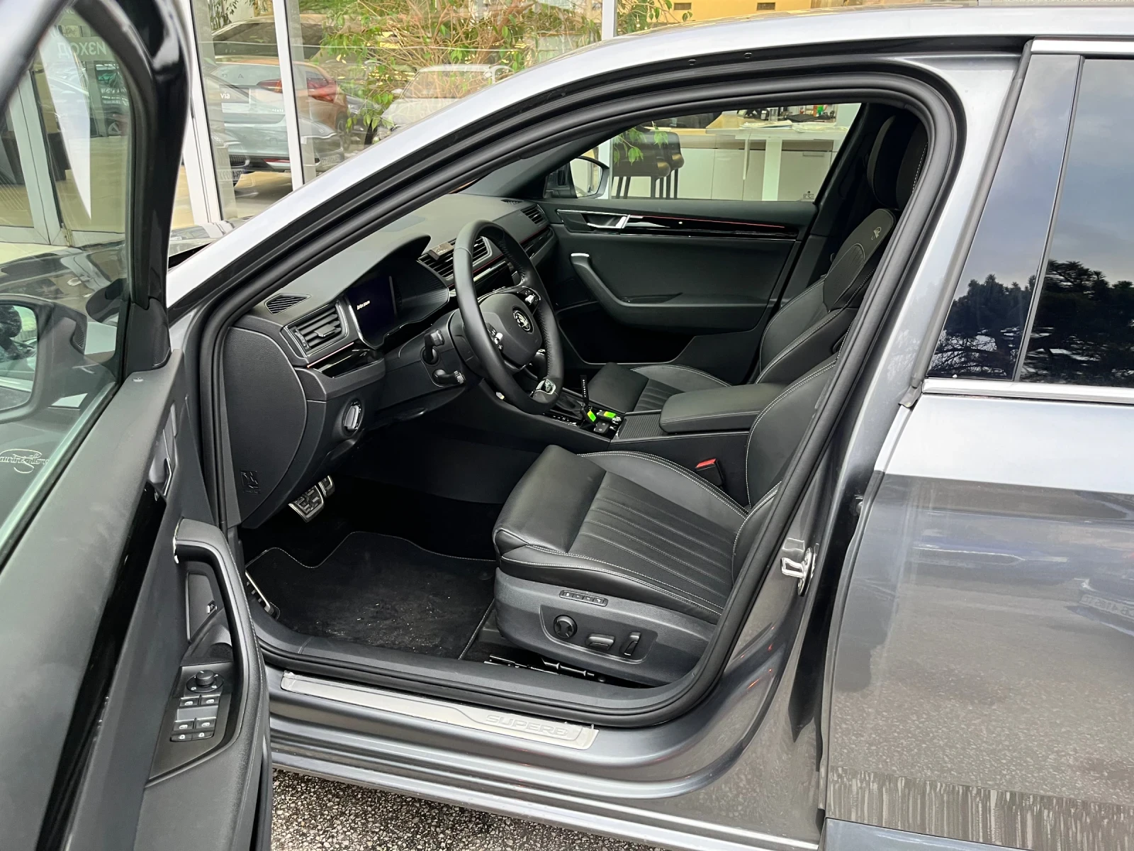 Skoda Superb 2.0TDI 7DSG 4X4 - изображение 6