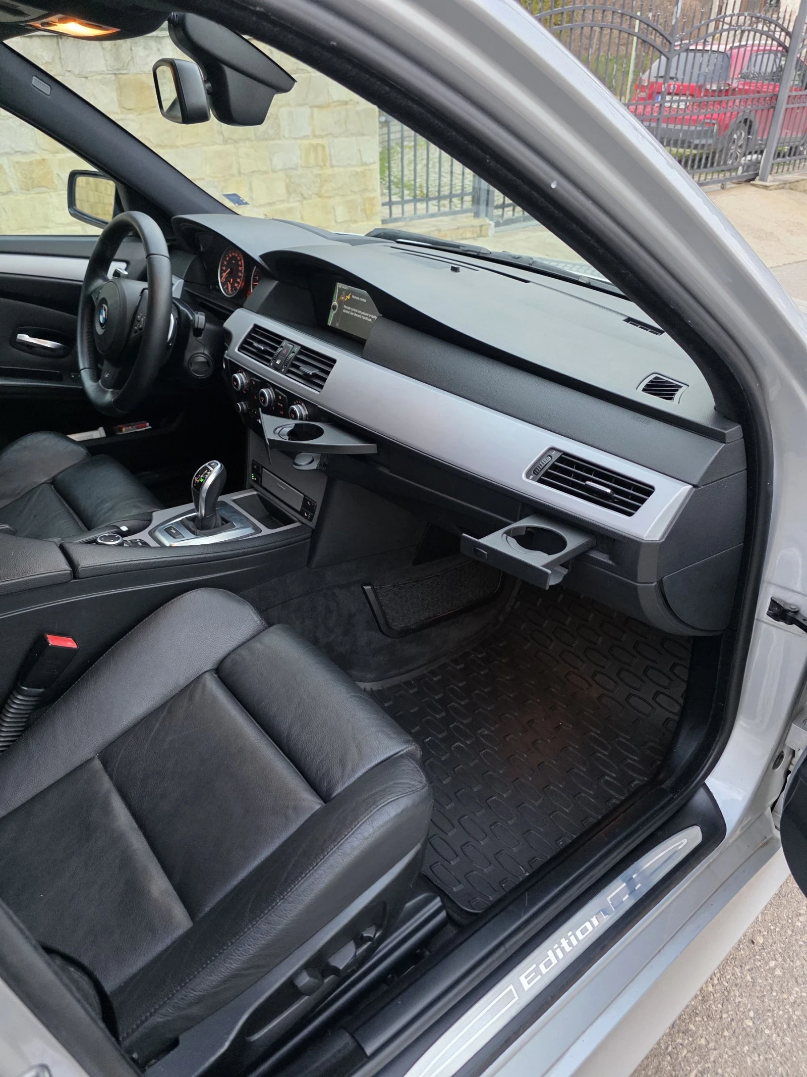 BMW 530 d 235hp * SAT * Individual * Keyless * M-pack , снимка 14 - Автомобили и джипове - 53880220