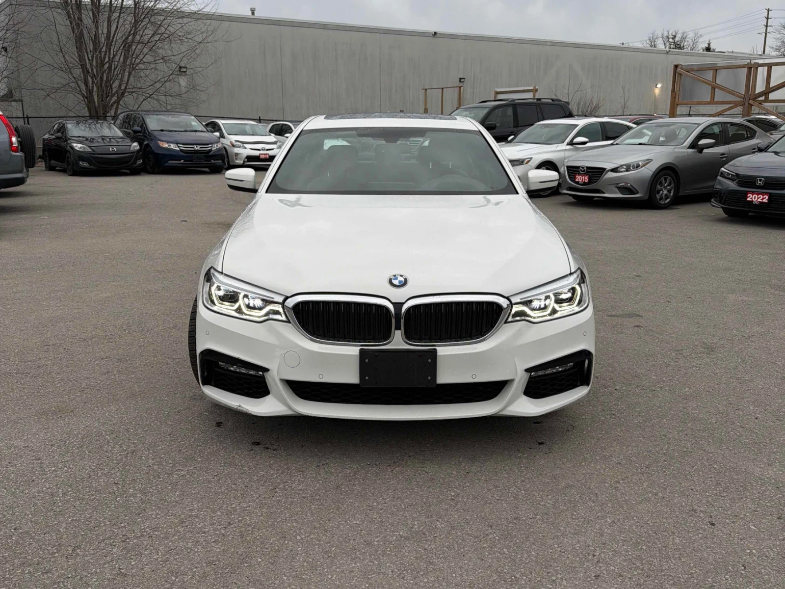 BMW 530 М ПАКЕТ* HEAD UP* СЕРВИЗНА ИСТОРИЯ* CARFAX* , снимка 2 - Автомобили и джипове - 54005920