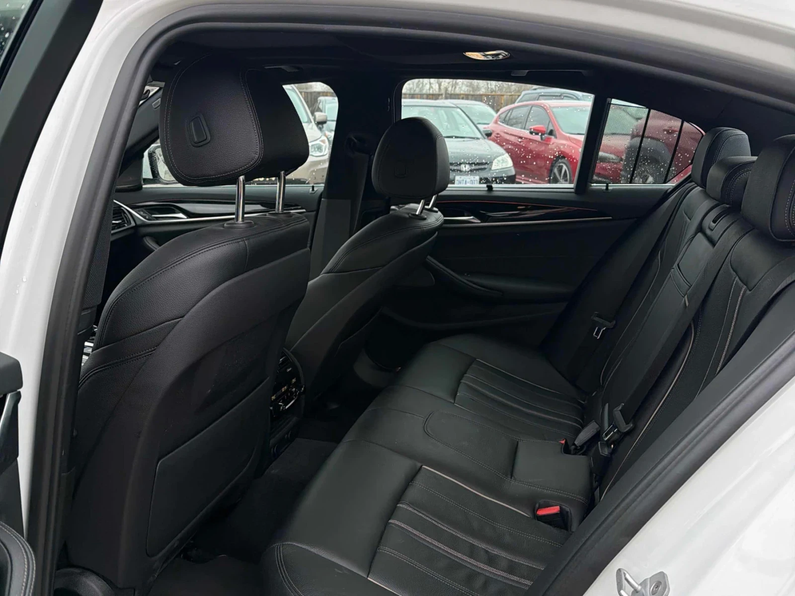 BMW 530 М ПАКЕТ* HEAD UP* СЕРВИЗНА ИСТОРИЯ* CARFAX* , снимка 11 - Автомобили и джипове - 54005920