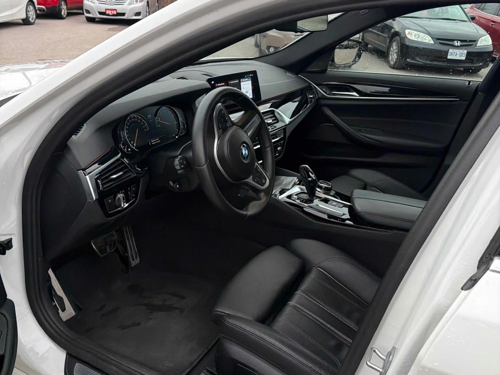 BMW 530 М ПАКЕТ* HEAD UP* СЕРВИЗНА ИСТОРИЯ* CARFAX* , снимка 7 - Автомобили и джипове - 54005920