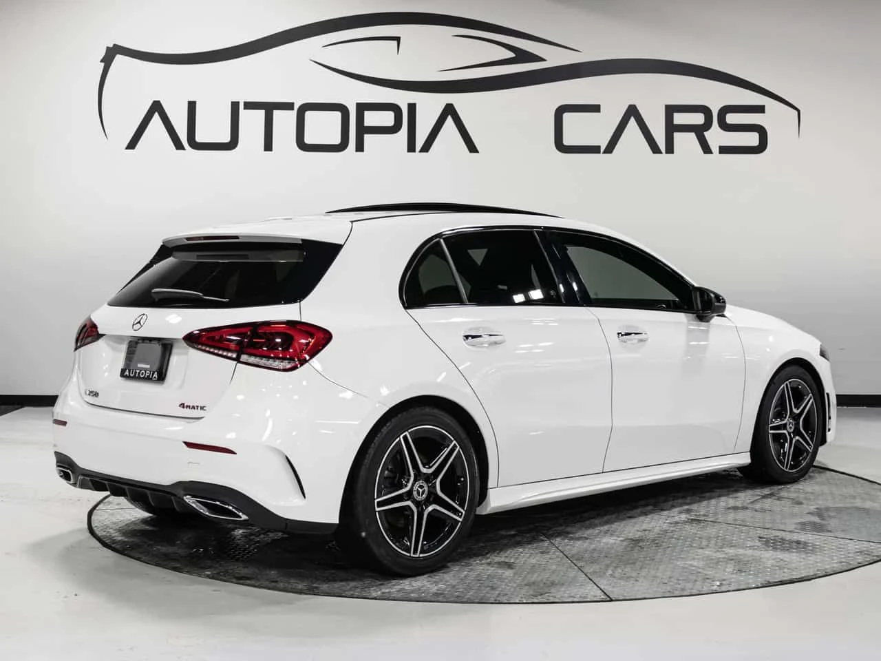 Mercedes-Benz A 250 * CARFAX * 4MATIC AMG PKG NIGHHT PKG BLIND SPOT, снимка 4 - Автомобили и джипове - 54334819