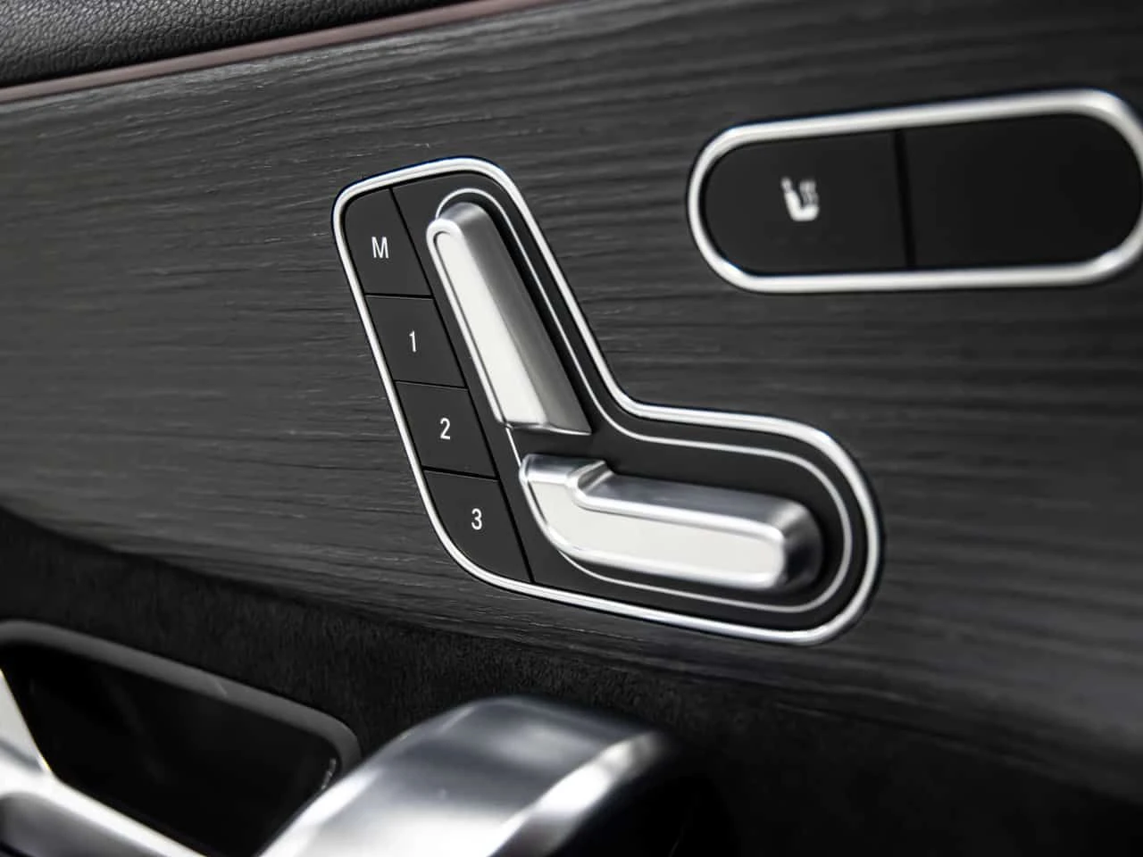 Mercedes-Benz A 250 * CARFAX * 4MATIC AMG PKG NIGHHT PKG BLIND SPOT, снимка 12 - Автомобили и джипове - 54334819