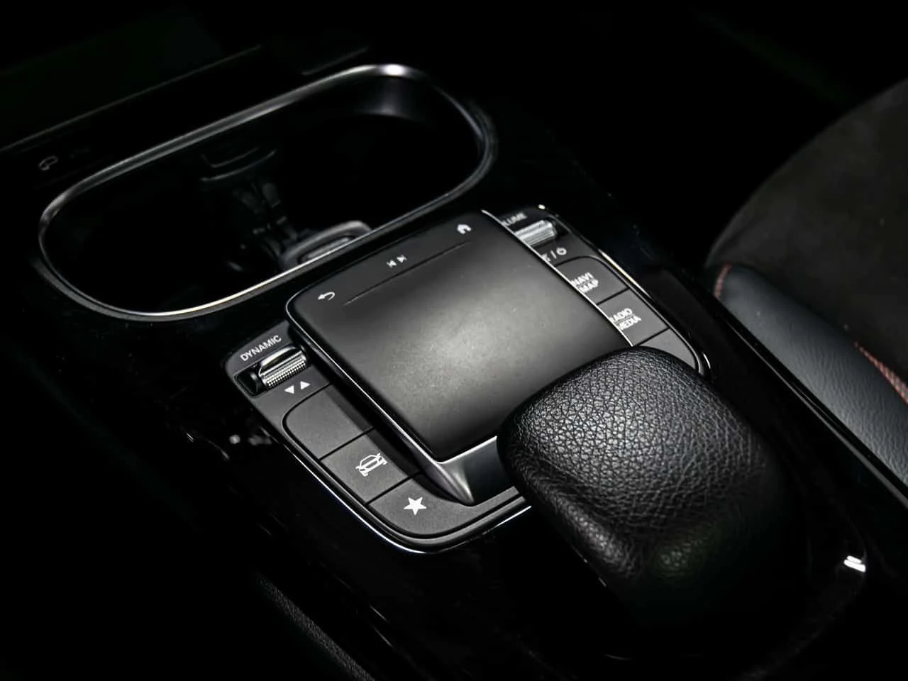 Mercedes-Benz A 250 * CARFAX * 4MATIC AMG PKG NIGHHT PKG BLIND SPOT, снимка 16 - Автомобили и джипове - 54334819