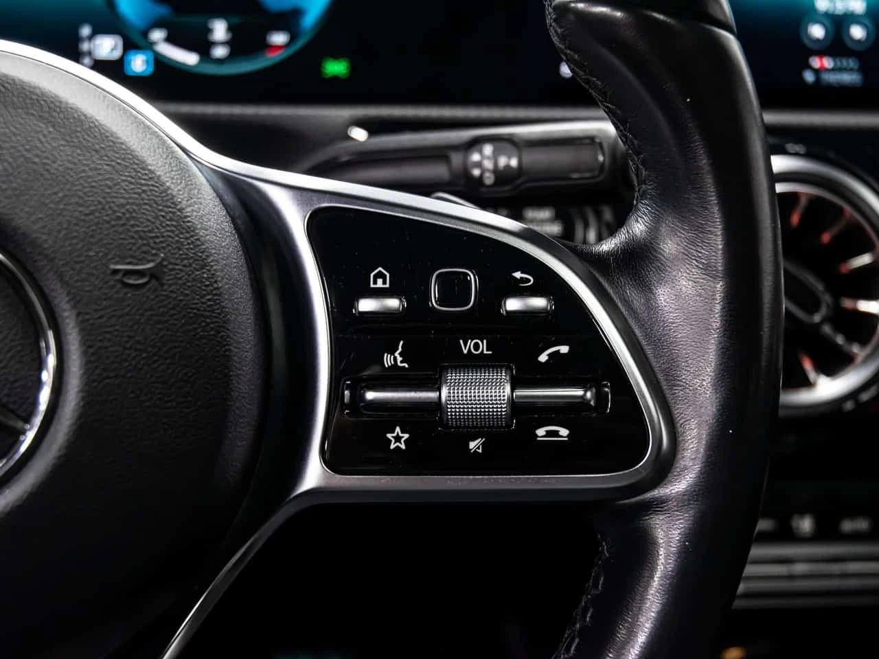 Mercedes-Benz A 250 * CARFAX * 4MATIC AMG PKG NIGHHT PKG BLIND SPOT, снимка 15 - Автомобили и джипове - 54334819