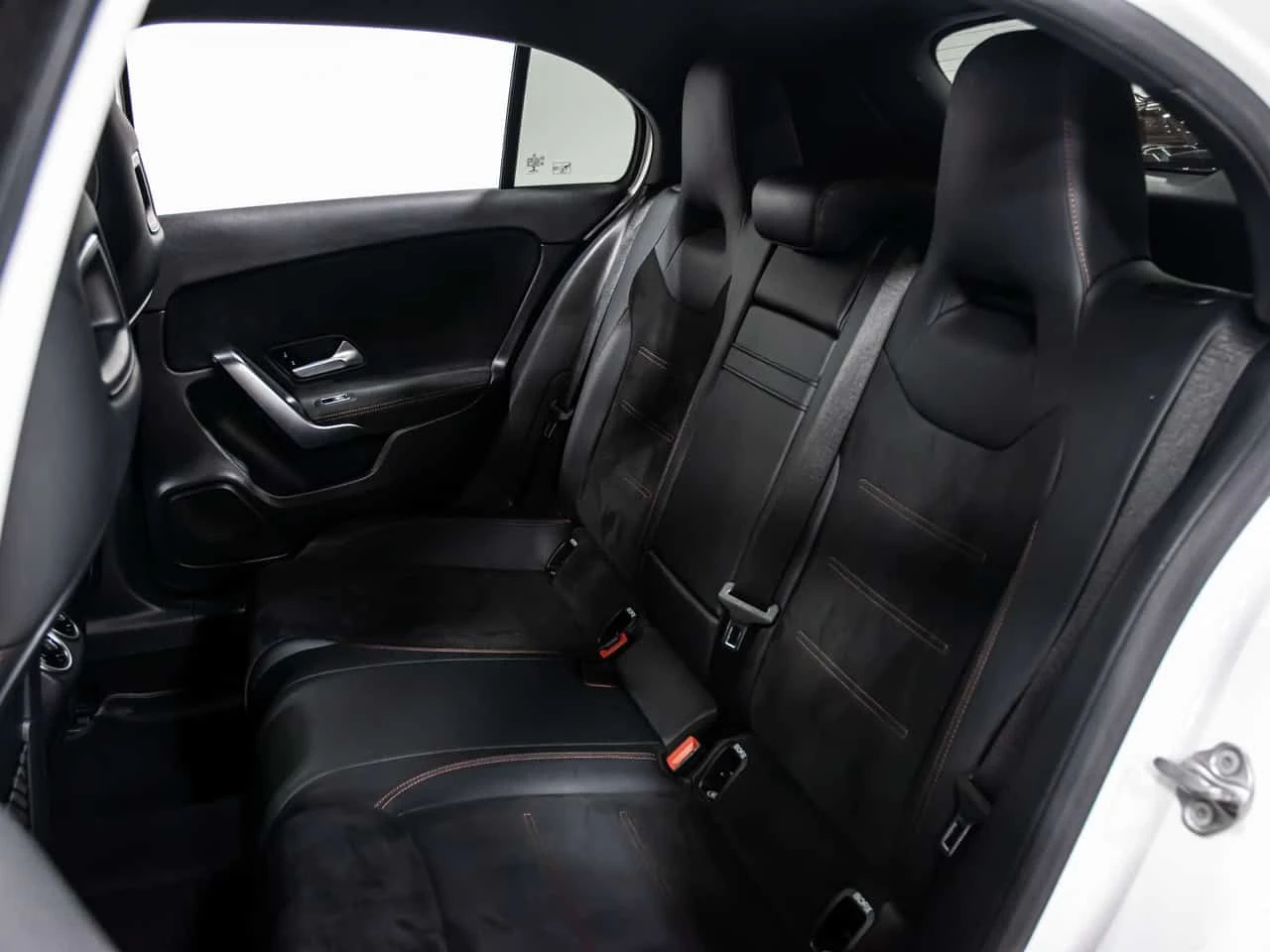 Mercedes-Benz A 250 * CARFAX * 4MATIC AMG PKG NIGHHT PKG BLIND SPOT, снимка 9 - Автомобили и джипове - 54334819