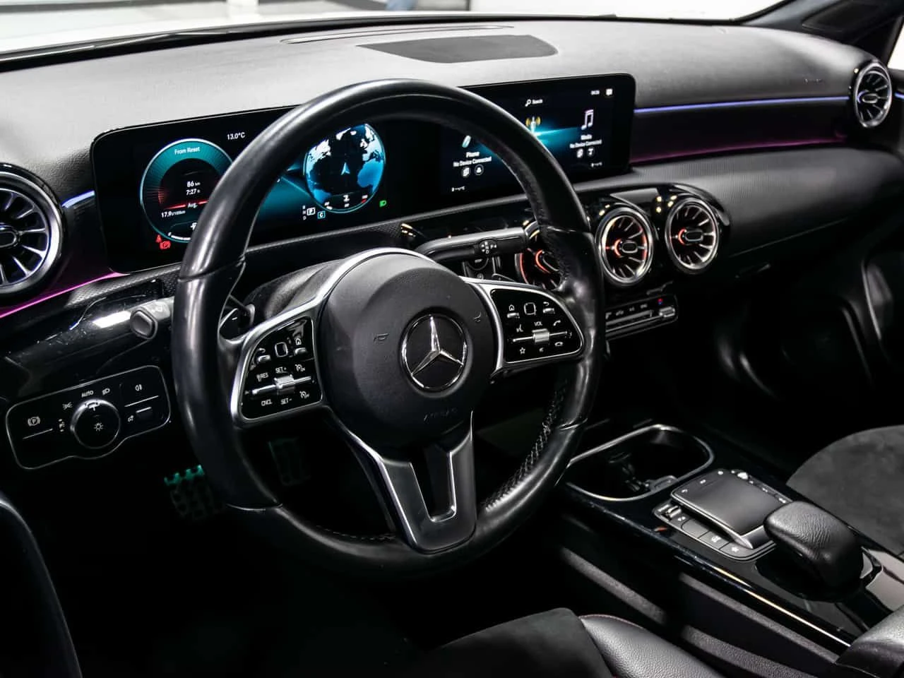 Mercedes-Benz A 250 * CARFAX * 4MATIC AMG PKG NIGHHT PKG BLIND SPOT, снимка 6 - Автомобили и джипове - 54334819