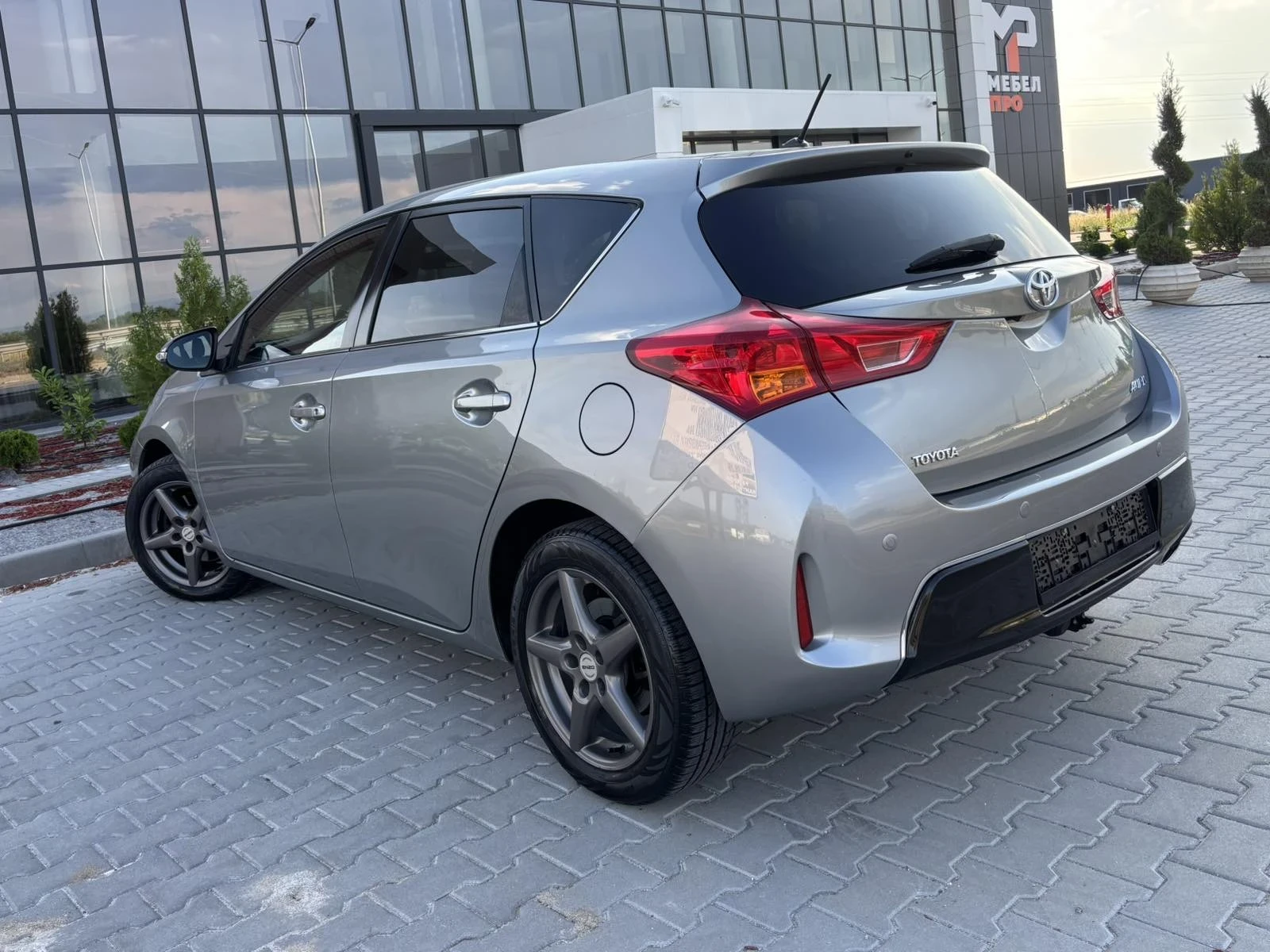 Toyota Auris 2.0D4d/124кс/EXECUTiVE/FACELiFT/КАМЕРА/НаВИ/Евро5, снимка 7 - Автомобили и джипове - 54877693
