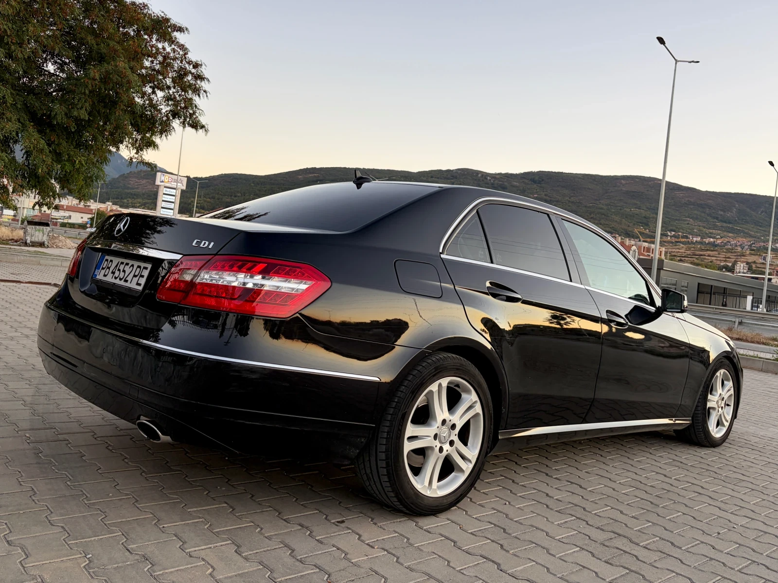 Mercedes-Benz E 350 Avangarde, снимка 2 - Автомобили и джипове - 56351225