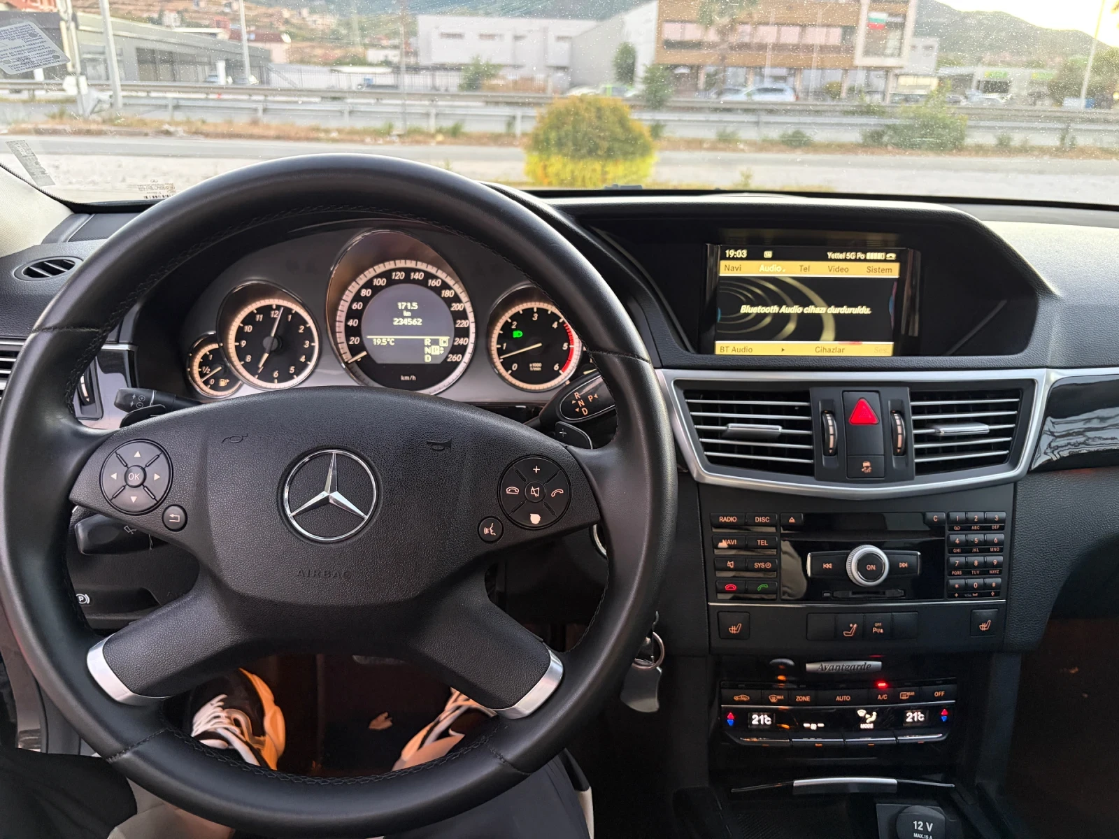 Mercedes-Benz E 350 Avangarde, снимка 7 - Автомобили и джипове - 56351225