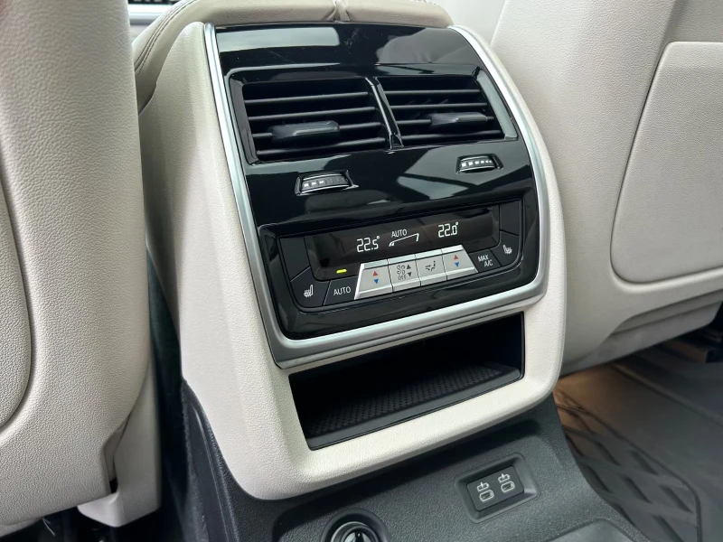 BMW X7 M50/530HP/xDRIVE/B&W/PANO/NAVI/LED/DIGITAL/756v, снимка 15 - Автомобили и джипове - 52156936