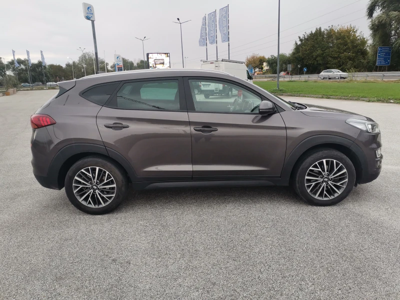Hyundai Tucson 1.6 CRDI, снимка 6 - Автомобили и джипове - 52813492