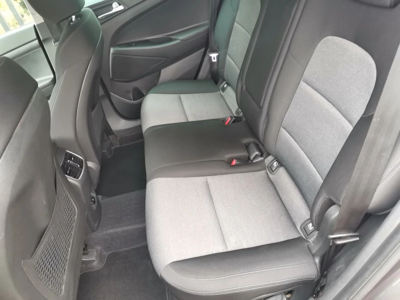 Hyundai Tucson 1.6 CRDI, снимка 12 - Автомобили и джипове - 52813492