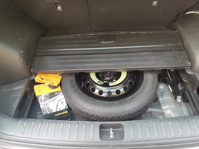 Hyundai Tucson 1.6 CRDI, снимка 10 - Автомобили и джипове - 52813492