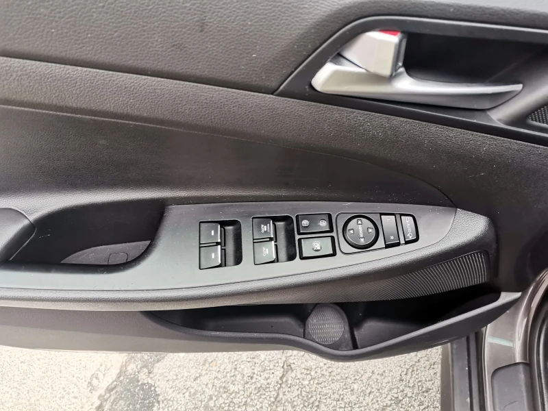 Hyundai Tucson 1.6 CRDI, снимка 13 - Автомобили и джипове - 52813492