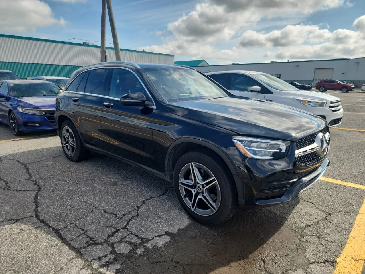 Mercedes-Benz GLC 300 * CARFAX * АВТО КРЕДИТ * ЦЕНА ДО БГ! - изображение 2
